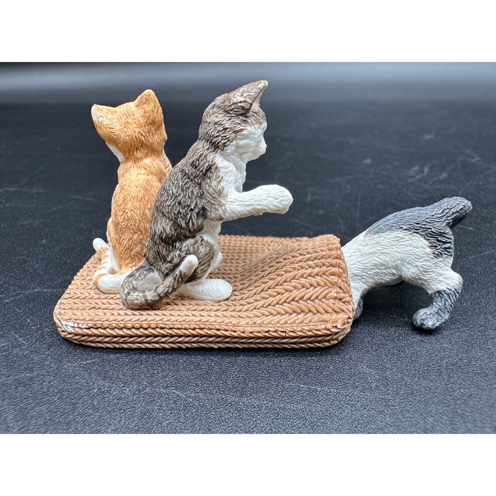 Schleich Kittens Playing on Blanket Figurine PVC Plastic Animal Toy Farm World
